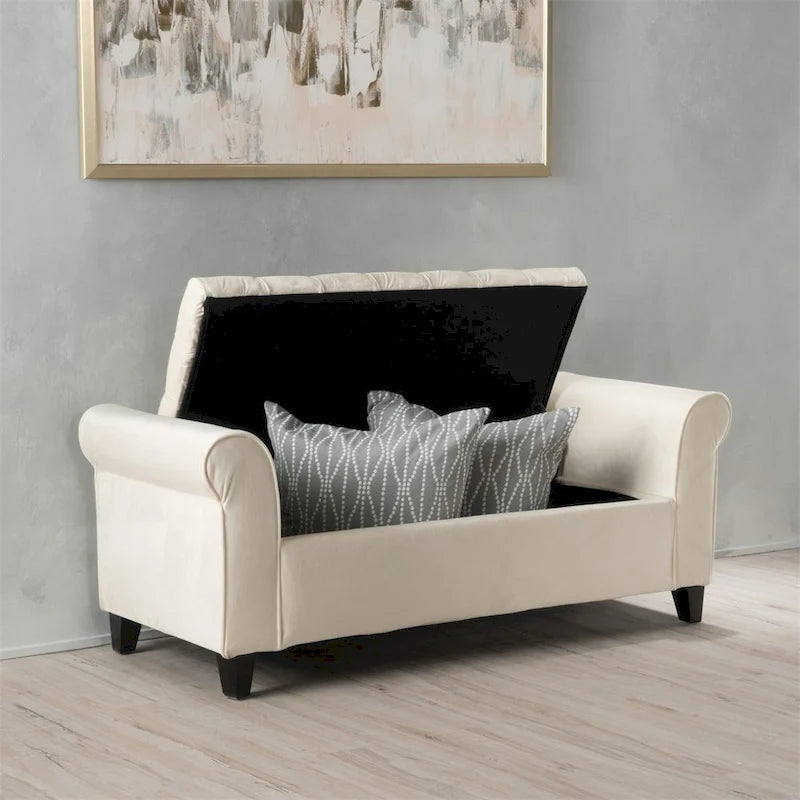 Banc de rangement en velours ivoire capitonné avec accoudoirs volutes, plateau relevable à fermeture amortie et pieds fuselés en bois