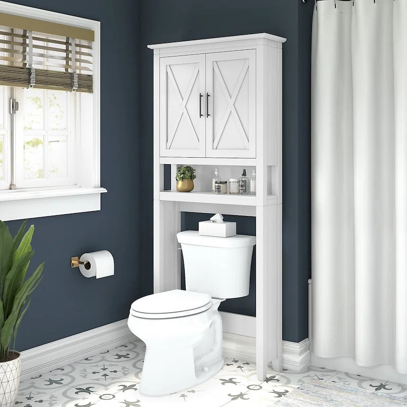 Meuble de rangement au-dessus des toilettes gris bois flotté, portes à motifs en X, étagères réglables, style ferme