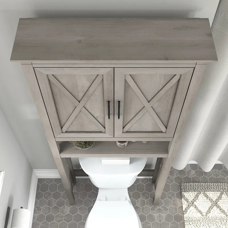 Meuble de rangement au-dessus des toilettes gris bois flotté, portes à motifs en X, étagères réglables, style ferme