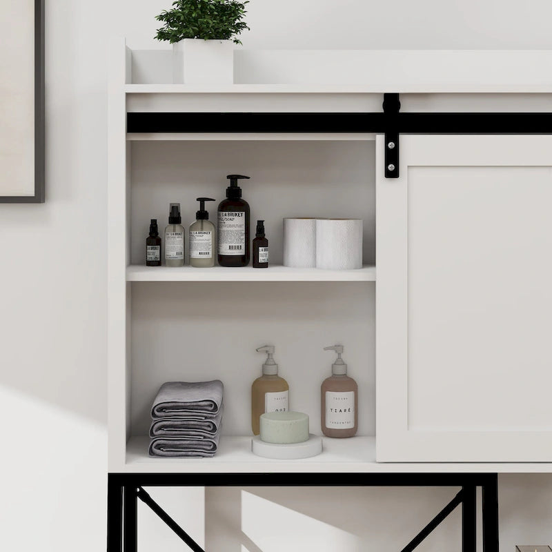 Meuble de rangement de style ferme blanc et noir à placer au-dessus des toilettes avec porte coulissante de grange, étagère réglable, 3 étagères ouvertes