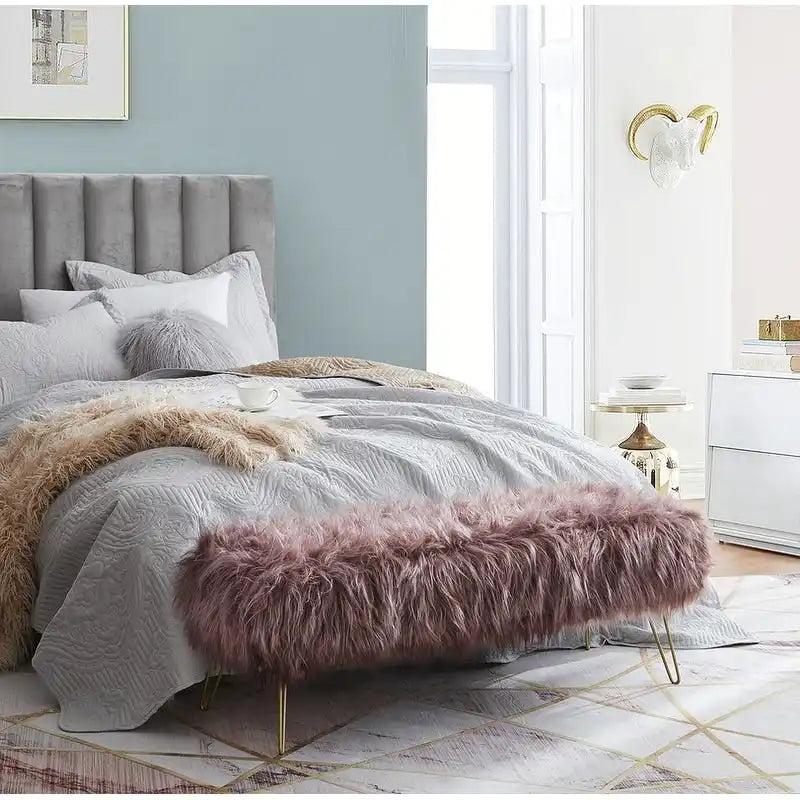 Banc ottoman en fausse fourrure blanche à poils longs, coussin épais, pieds épingles en métal doré