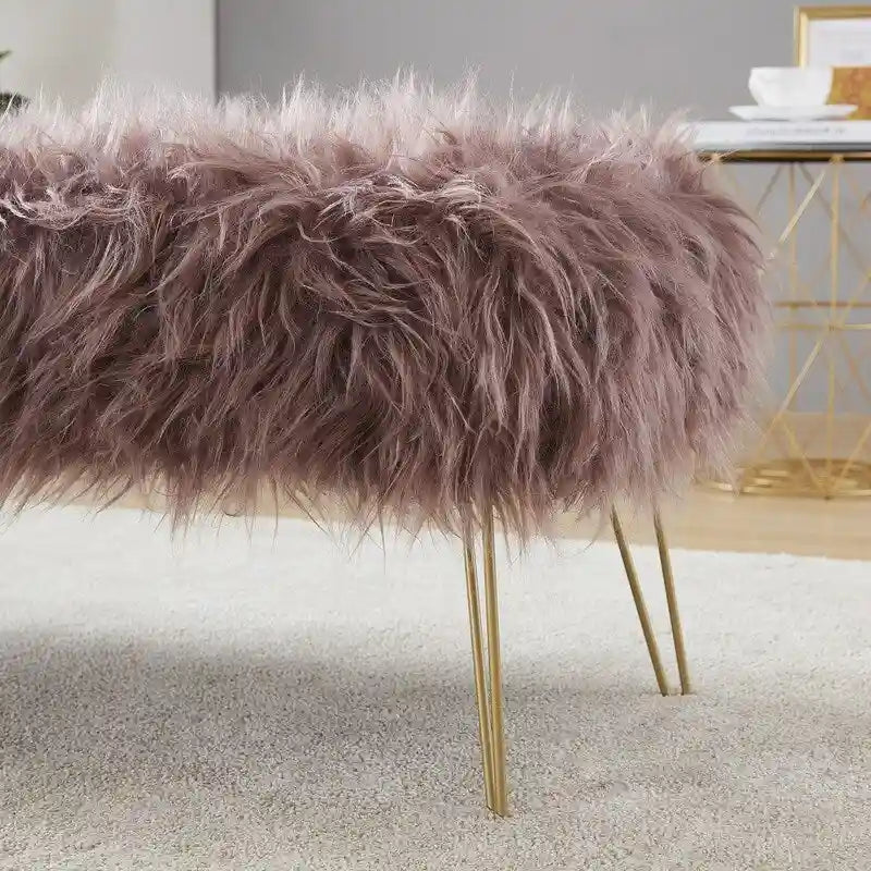 Banc ottoman en fausse fourrure blanche à poils longs, coussin épais, pieds épingles en métal doré
