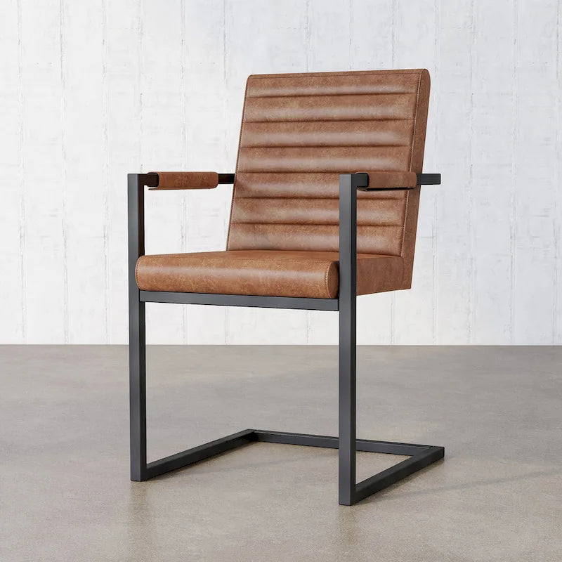 Fauteuil de salle à manger cantilever avec accoudoirs, capitonnage en forme de canal, en similicuir marron, piétement traîneau en acier noir, lot de 2