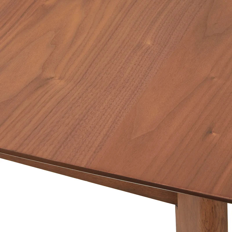Table à manger extensible en noyer, avec rallonge papillon, pieds coniques style Mid-Century, coins arrondis.