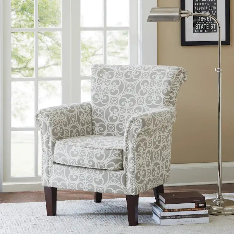 Fauteuil Club en tissu imprimé ajouré gris, garniture cloutée argentée, coussin d'assise amovible, pieds en bois massif