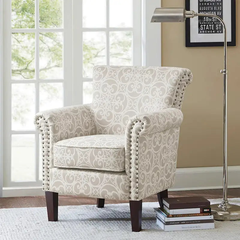 Fauteuil Club en tissu imprimé ajouré gris, garniture cloutée argentée, coussin d'assise amovible, pieds en bois massif