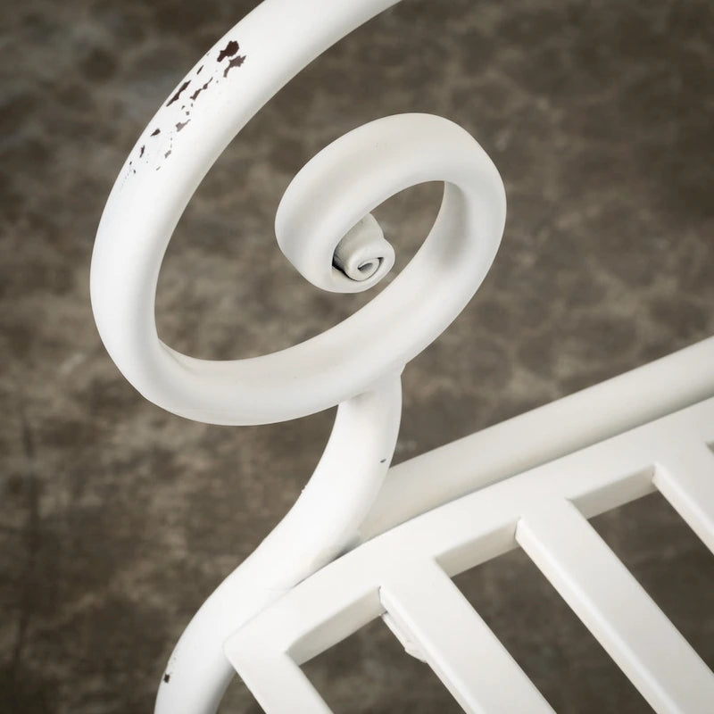 Banc de jardin en fer forgé blanc, dossier arqué, volutes, intérieur/extérieur, porche
