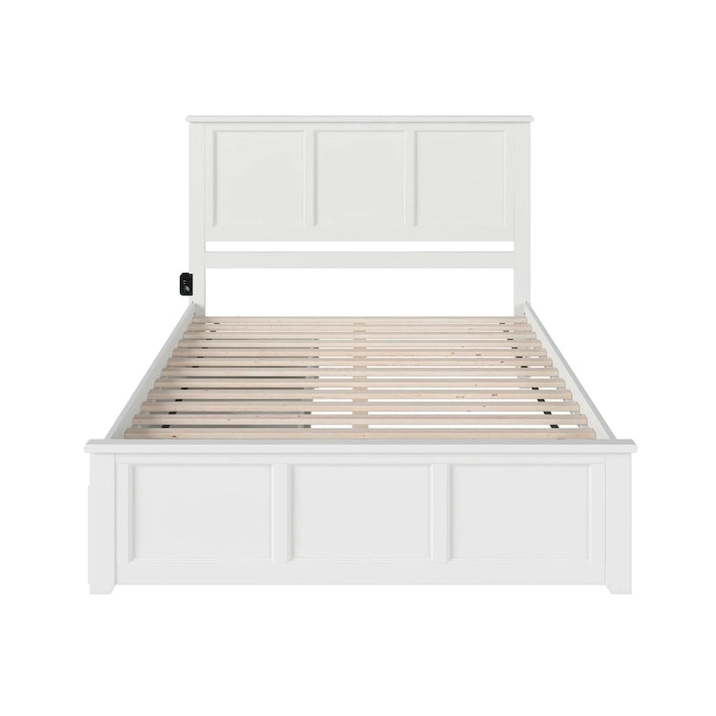 Lit plateforme Queen en bois massif avec tête et pied de lit à panneaux surélevés, 2 tiroirs sous le lit, chargement USB
