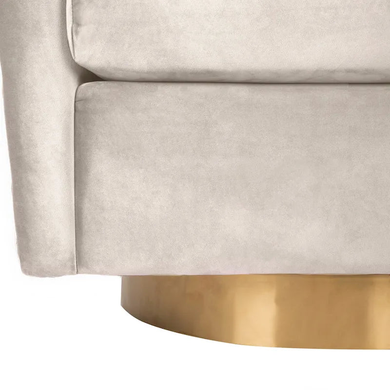 Fauteuil baignoire pivotant en velours vieux rose, capitonnage à losanges, garniture cloutée, piètement pivotant doré