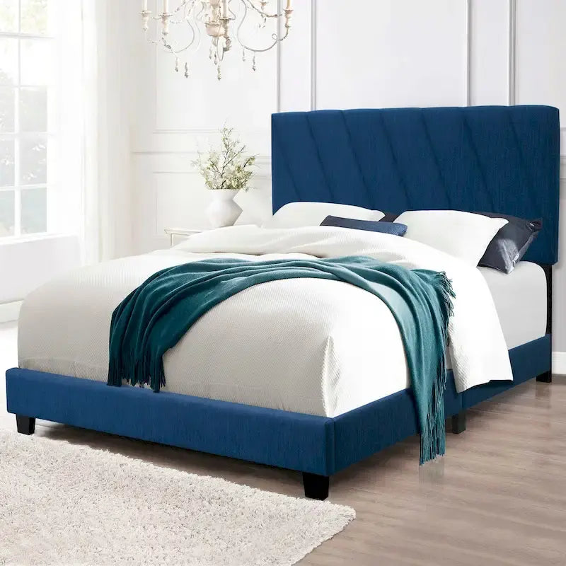 Lit plateforme capitonné Queen bleu, avec tête de lit réglable à cannelures, cadre en métal, lin