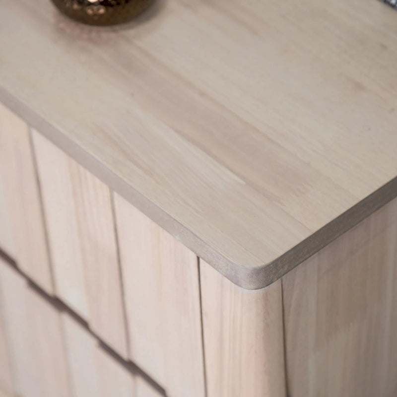 Commode double à 6 tiroirs en bois massif blanc lavé, tenon et mortaise, queue d'aronde, cannelures verticales, pieds évasés